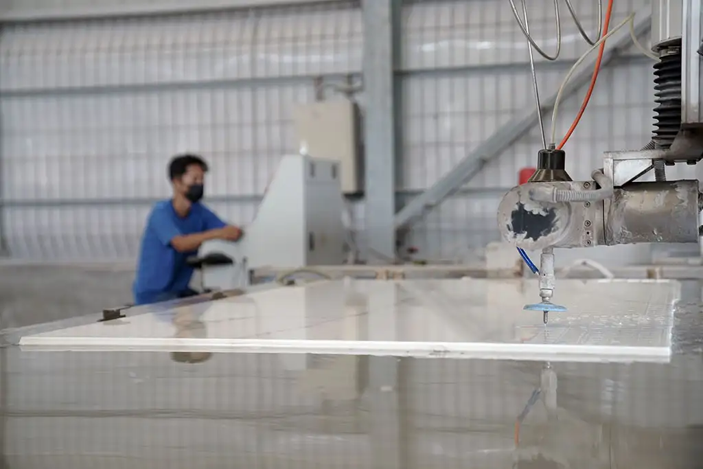 Prisma Marble worker doing 3D sculpting on marble